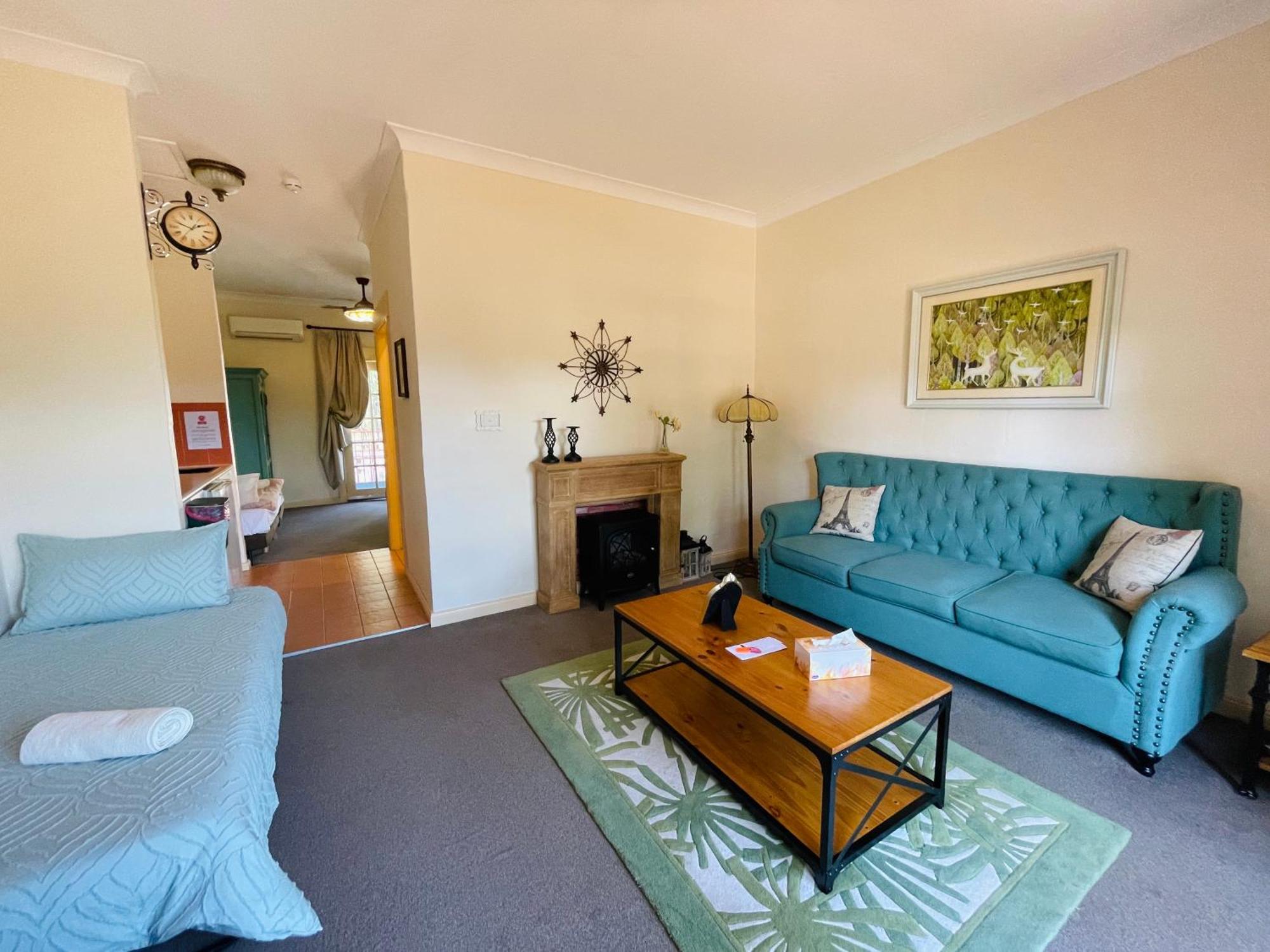 Deluxe Queen Suite