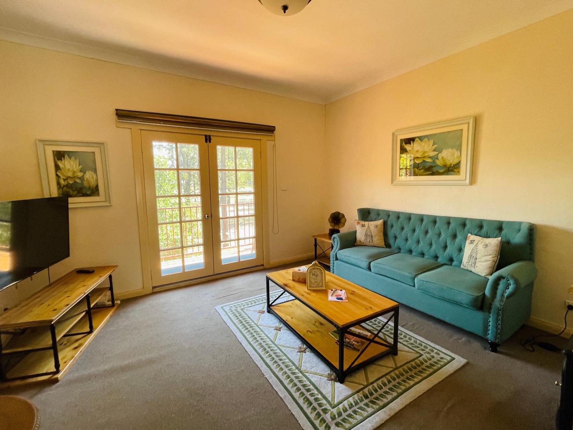 Deluxe Queen Suite